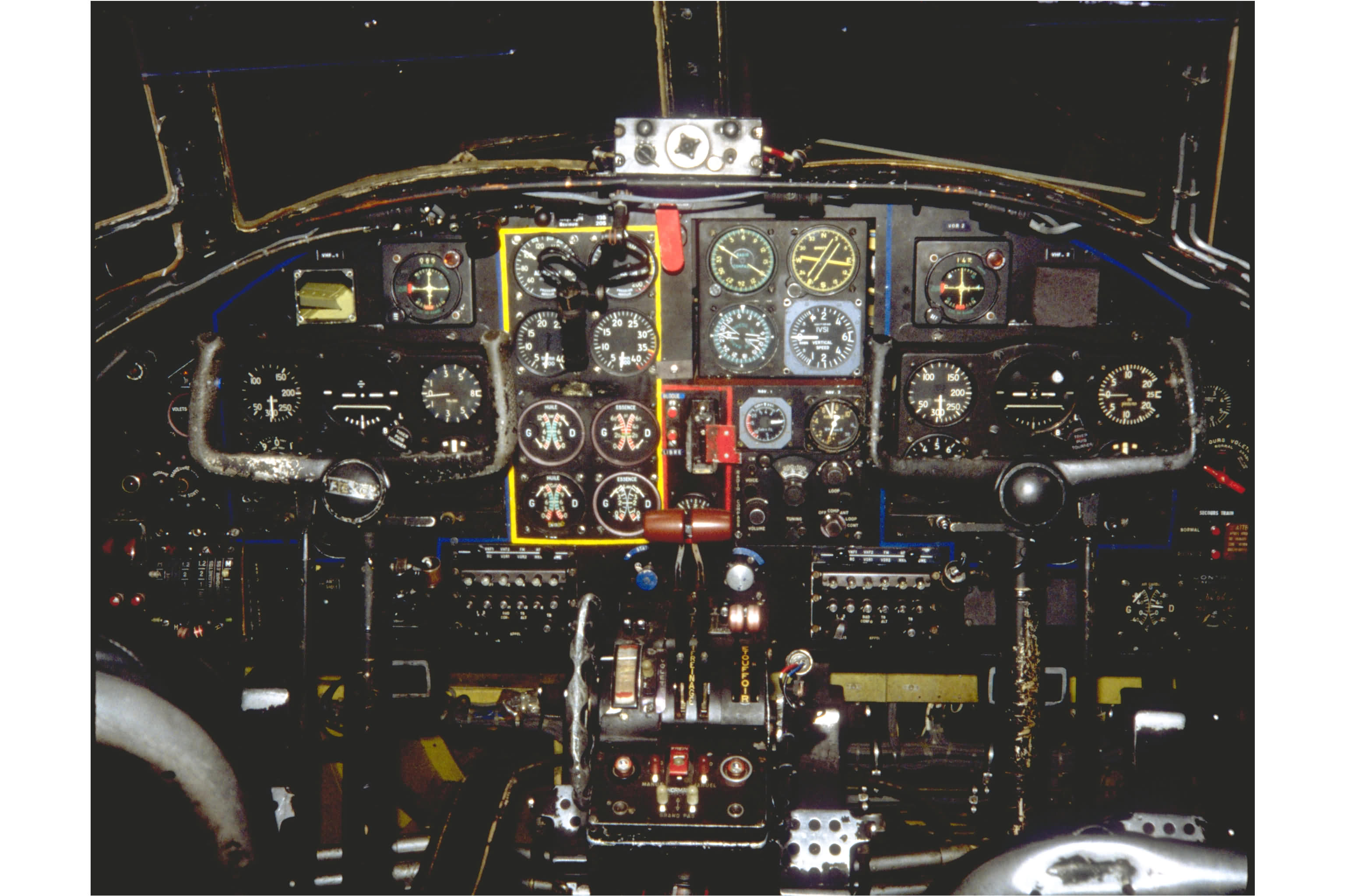 l_md312_cockpit_01m