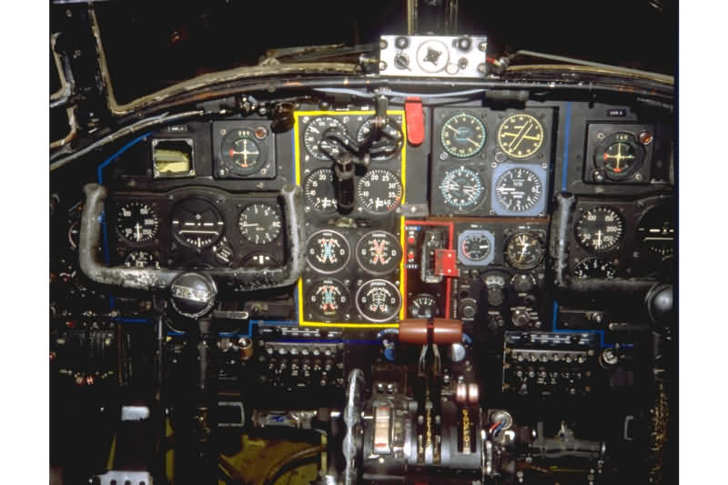 md312_cockpit_02m